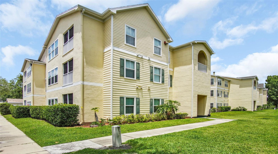 Tampa, Florida 33647, 3 Bedroom Bedrooms, ,2 Bathroombathrooms,Residential,For Sale,Bridle Club,0,Mfrtb8511725