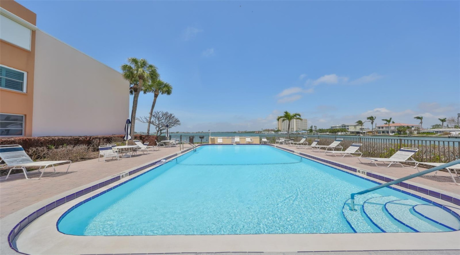 South Pasadena, Florida 33707, 1 Bedroom Bedrooms, ,1 Bathroombathrooms,Residential,For Sale,Bay Island,0,Mfrtb8506052