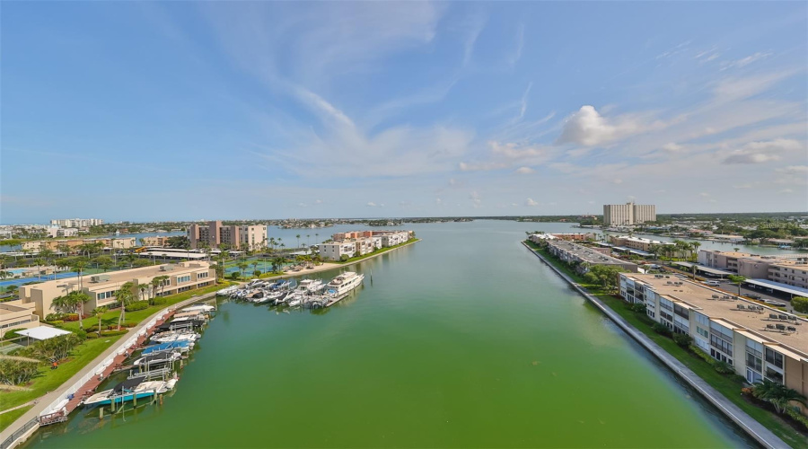 South Pasadena, Florida 33707, 1 Bedroom Bedrooms, ,1 Bathroombathrooms,Residential,For Sale,Bay Island,0,Mfrtb8506052