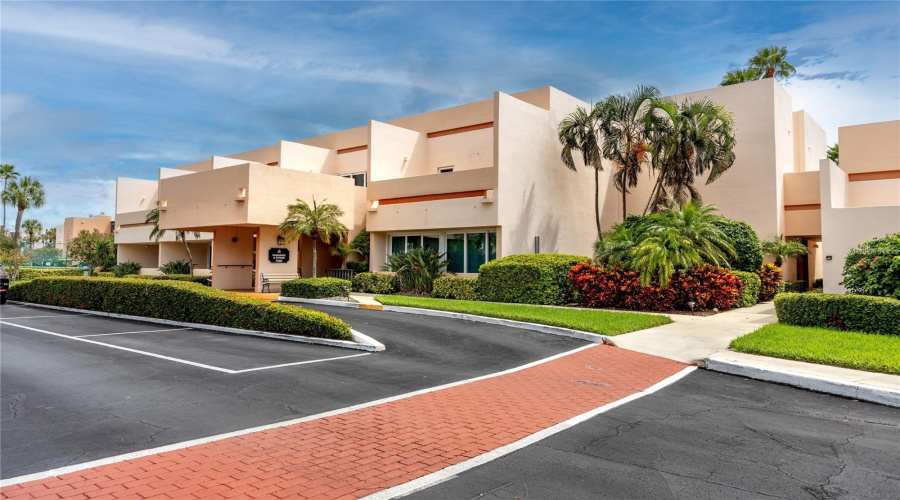 South Pasadena, Florida 33707, 1 Bedroom Bedrooms, ,1 Bathroombathrooms,Residential,For Sale,Bay Island,0,Mfrtb8506052
