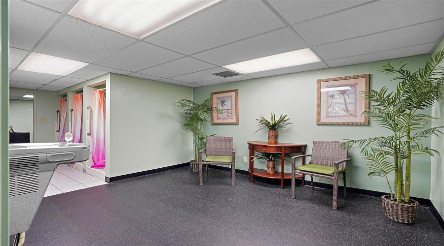 Women'S Gym Locker Room