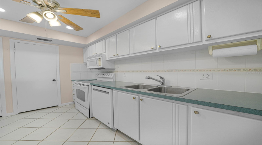 Lakeland, Florida 33805, 2 Bedroom Bedrooms, ,2 Bathroombathrooms,Residential,For Sale,Lake Parker,0,Mfrl4962979