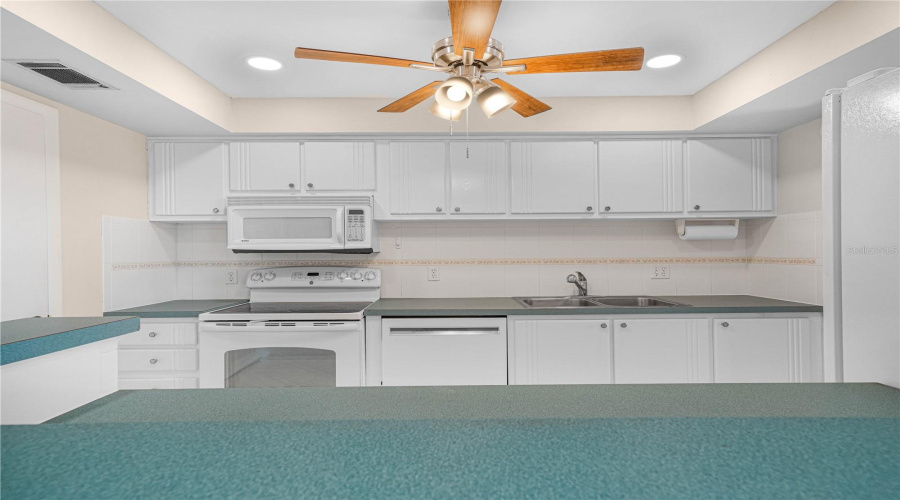 Lakeland, Florida 33805, 2 Bedroom Bedrooms, ,2 Bathroombathrooms,Residential,For Sale,Lake Parker,0,Mfrl4962979