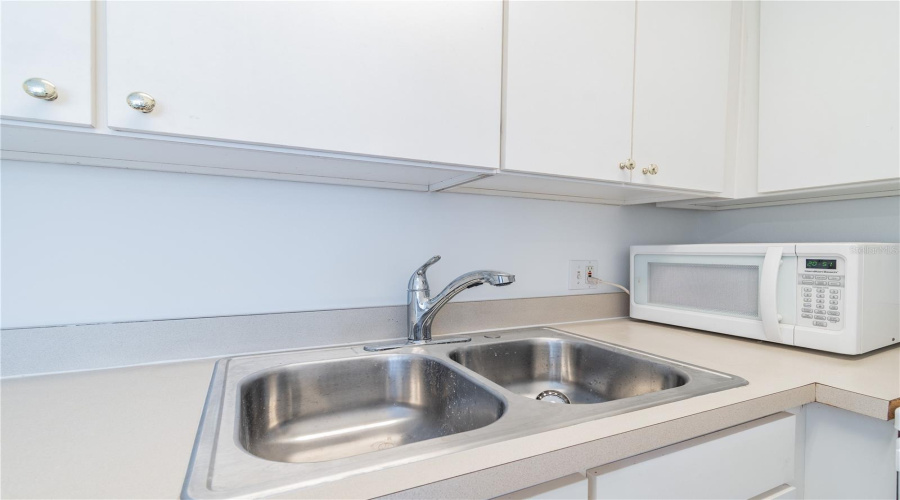 Tampa, Florida 33626, 1 Bedroom Bedrooms, ,1 Bathroombathrooms,Residential,For Sale,Lake Chase Island,0,Mfrtb8516473