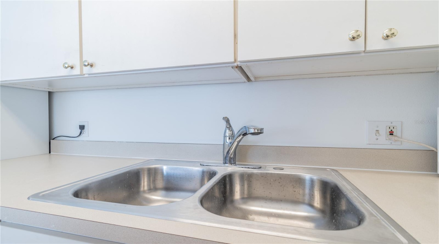 Tampa, Florida 33626, 1 Bedroom Bedrooms, ,1 Bathroombathrooms,Residential,For Sale,Lake Chase Island,0,Mfrtb8516473