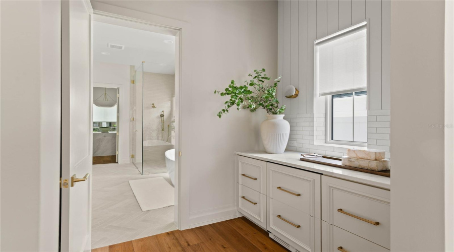 Orlando, Florida 32803, 5 Bedroom Bedrooms, ,4 Bathroombathrooms,Residential,For Sale,Nottingham,0,Mfro6425268