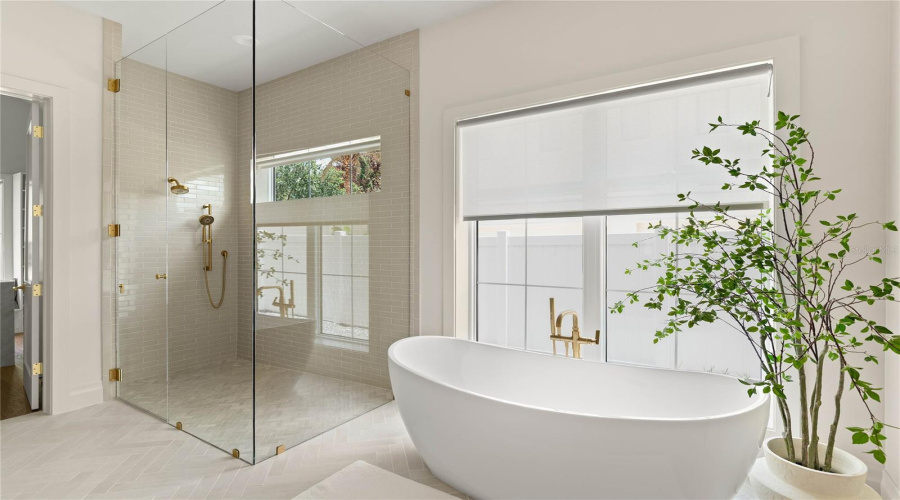 Orlando, Florida 32803, 5 Bedroom Bedrooms, ,4 Bathroombathrooms,Residential,For Sale,Nottingham,0,Mfro6425268