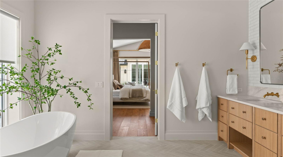 Orlando, Florida 32803, 5 Bedroom Bedrooms, ,4 Bathroombathrooms,Residential,For Sale,Nottingham,0,Mfro6425268