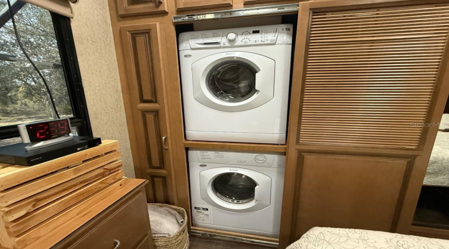 Weeki Wachee, Florida 34613, 1 Bedroom Bedrooms, ,1 Bathroombathrooms,Residential,For Sale,Grizzly Bear,0,Mfrw7883015