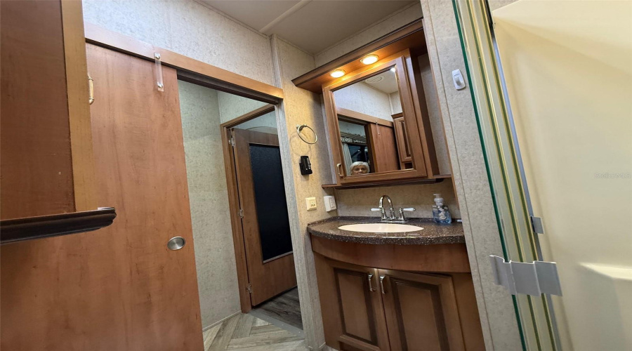 Weeki Wachee, Florida 34613, 1 Bedroom Bedrooms, ,1 Bathroombathrooms,Residential,For Sale,Grizzly Bear,0,Mfrw7883015