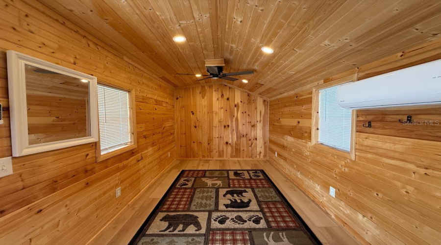Weeki Wachee, Florida 34613, 1 Bedroom Bedrooms, ,1 Bathroombathrooms,Residential,For Sale,Grizzly Bear,0,Mfrw7883015