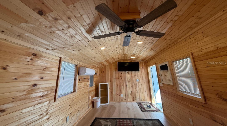 Weeki Wachee, Florida 34613, 1 Bedroom Bedrooms, ,1 Bathroombathrooms,Residential,For Sale,Grizzly Bear,0,Mfrw7883015