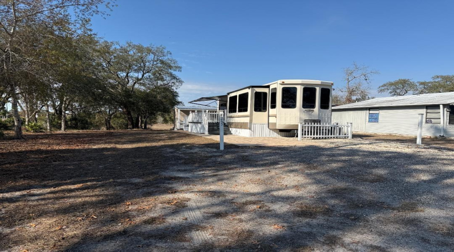 Weeki Wachee, Florida 34613, 1 Bedroom Bedrooms, ,1 Bathroombathrooms,Residential,For Sale,Grizzly Bear,0,Mfrw7883015