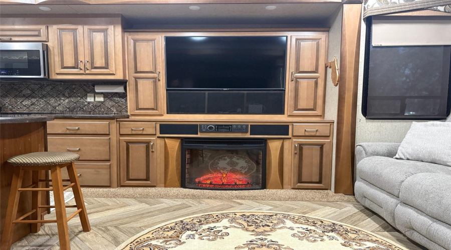 Weeki Wachee, Florida 34613, 1 Bedroom Bedrooms, ,1 Bathroombathrooms,Residential,For Sale,Grizzly Bear,0,Mfrw7883015
