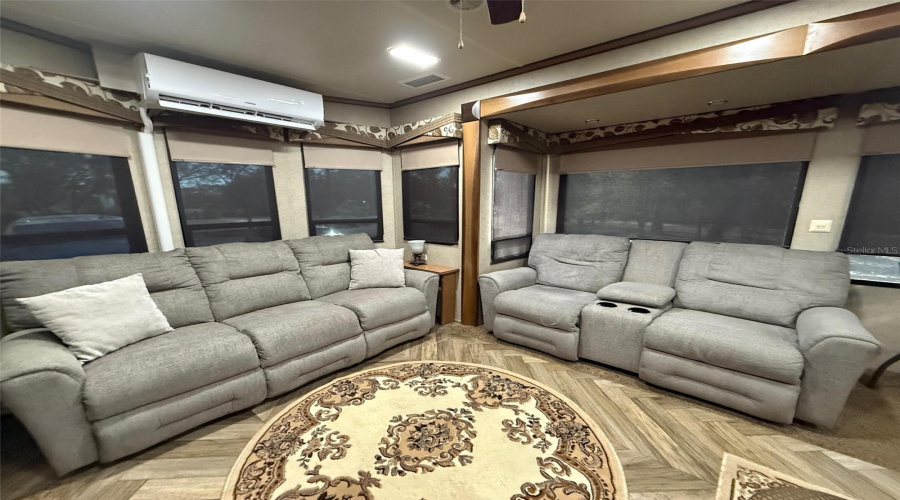 Weeki Wachee, Florida 34613, 1 Bedroom Bedrooms, ,1 Bathroombathrooms,Residential,For Sale,Grizzly Bear,0,Mfrw7883015