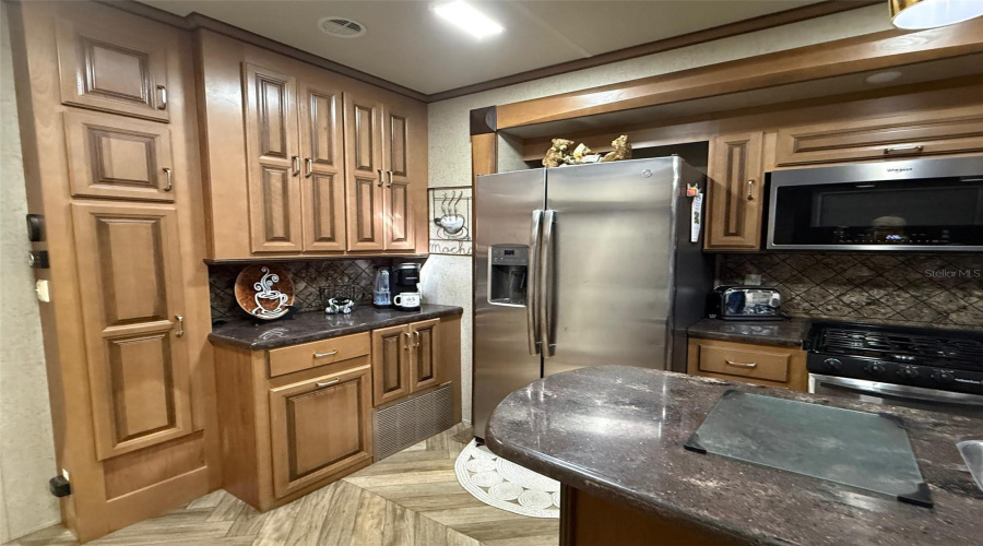 Weeki Wachee, Florida 34613, 1 Bedroom Bedrooms, ,1 Bathroombathrooms,Residential,For Sale,Grizzly Bear,0,Mfrw7883015