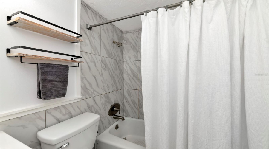 Sarasota, Florida 34231, 2 Bedroom Bedrooms, ,1 Bathroombathrooms,Residential,For Sale,Edgewood,0,Mfra4703691