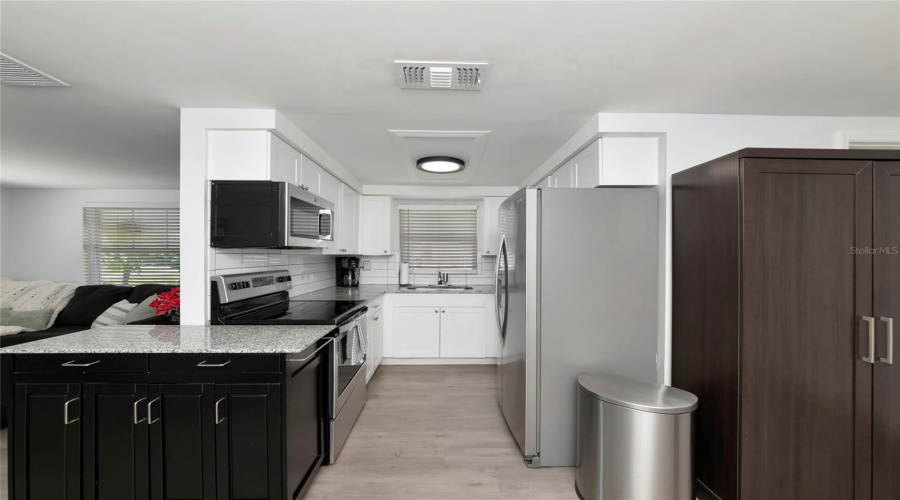 Sarasota, Florida 34231, 2 Bedroom Bedrooms, ,1 Bathroombathrooms,Residential,For Sale,Edgewood,0,Mfra4703691