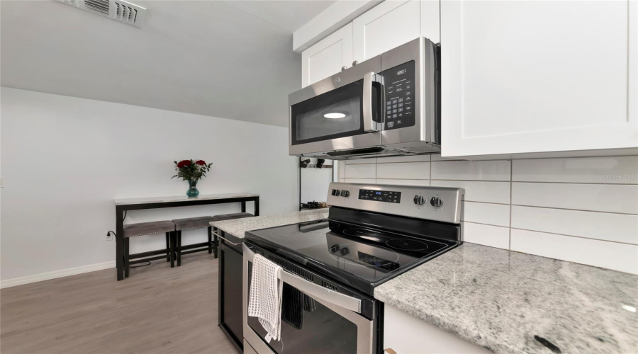 Sarasota, Florida 34231, 2 Bedroom Bedrooms, ,1 Bathroombathrooms,Residential,For Sale,Edgewood,0,Mfra4703691