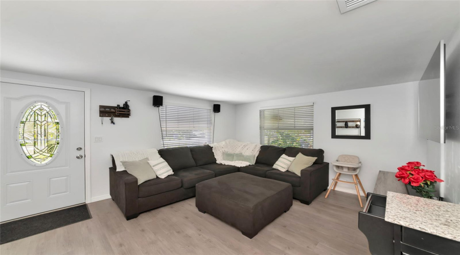 Sarasota, Florida 34231, 2 Bedroom Bedrooms, ,1 Bathroombathrooms,Residential,For Sale,Edgewood,0,Mfra4703691