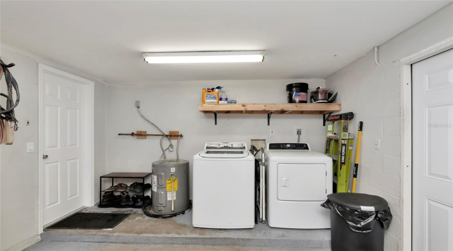 Sarasota, Florida 34231, 2 Bedroom Bedrooms, ,1 Bathroombathrooms,Residential,For Sale,Edgewood,0,Mfra4703691
