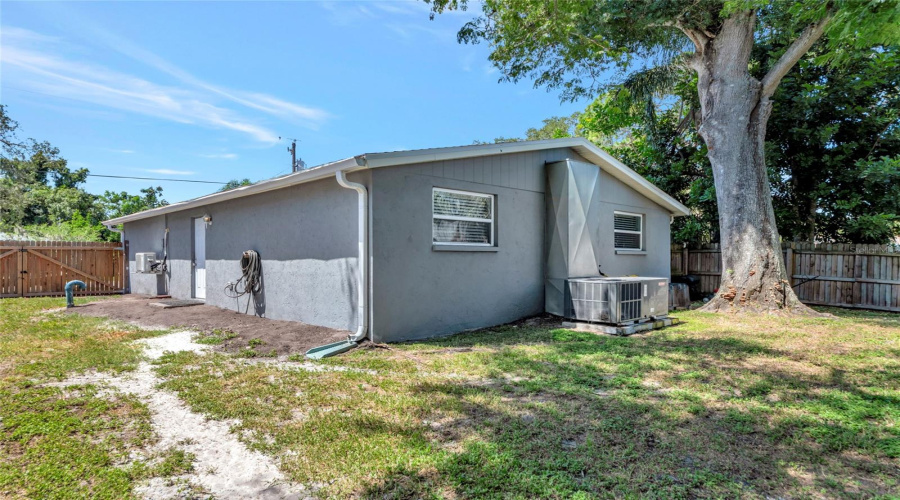Sarasota, Florida 34231, 2 Bedroom Bedrooms, ,1 Bathroombathrooms,Residential,For Sale,Edgewood,0,Mfra4703691