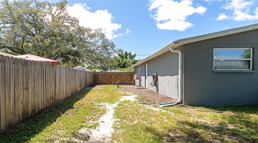 Sarasota, Florida 34231, 2 Bedroom Bedrooms, ,1 Bathroombathrooms,Residential,For Sale,Edgewood,0,Mfra4703691