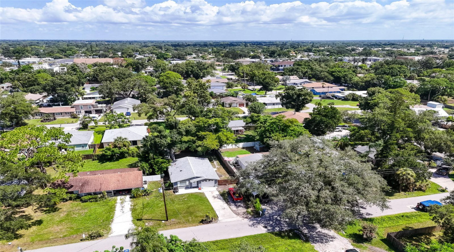 Sarasota, Florida 34231, 2 Bedroom Bedrooms, ,1 Bathroombathrooms,Residential,For Sale,Edgewood,0,Mfra4703691