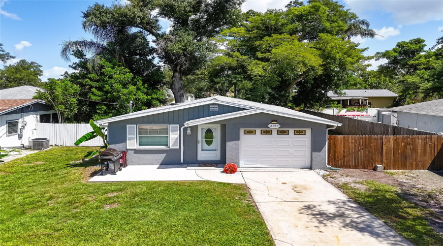 Sarasota, Florida 34231, 2 Bedroom Bedrooms, ,1 Bathroombathrooms,Residential,For Sale,Edgewood,0,Mfra4703691
