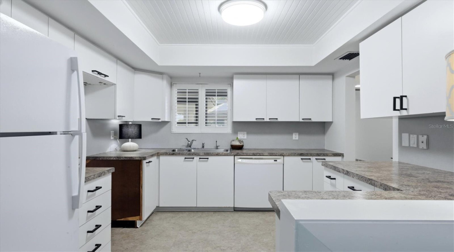 Sarasota, Florida 34232, 2 Bedroom Bedrooms, ,2 Bathroombathrooms,Residential,For Sale,Blue Stone,0,Mfra4701105