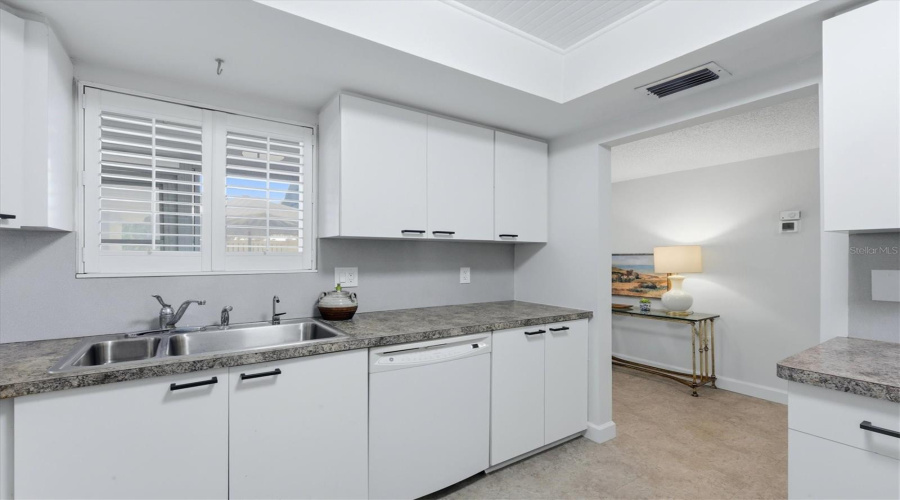 Sarasota, Florida 34232, 2 Bedroom Bedrooms, ,2 Bathroombathrooms,Residential,For Sale,Blue Stone,0,Mfra4701105