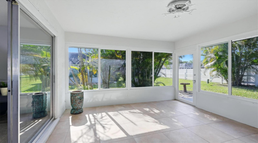 Sarasota, Florida 34232, 2 Bedroom Bedrooms, ,2 Bathroombathrooms,Residential,For Sale,Blue Stone,0,Mfra4701105