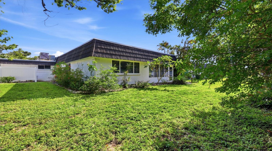 Sarasota, Florida 34232, 2 Bedroom Bedrooms, ,2 Bathroombathrooms,Residential,For Sale,Blue Stone,0,Mfra4701105