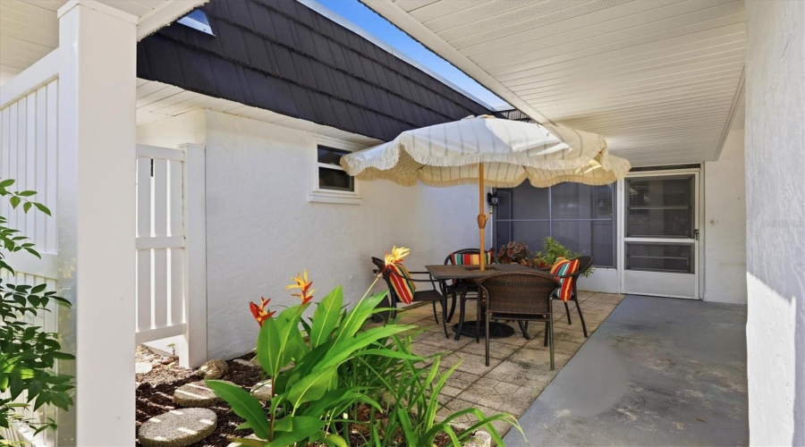 Sarasota, Florida 34232, 2 Bedroom Bedrooms, ,2 Bathroombathrooms,Residential,For Sale,Blue Stone,0,Mfra4701105