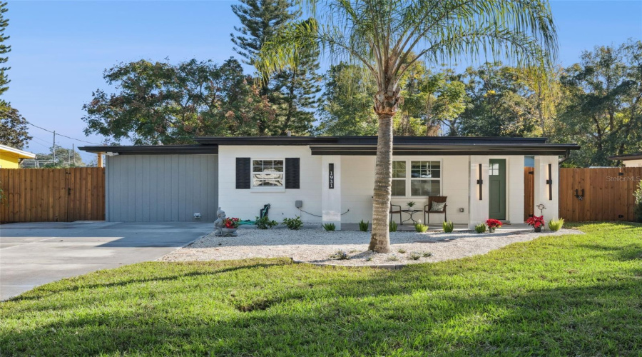 Orlando, Florida 32806, 3 Bedroom Bedrooms, ,2 Bathroombathrooms,Residential,For Sale,Cloverlawn,0,Mfro6429150