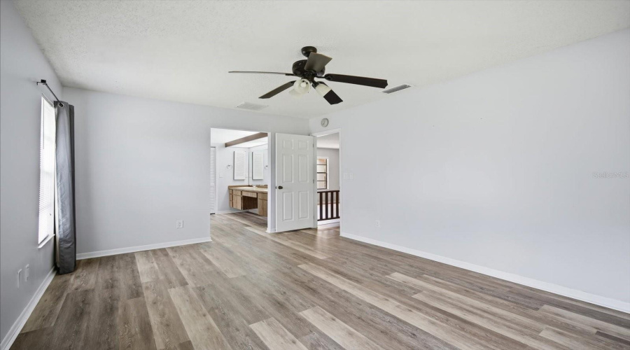 Primary Suite With En Suite Bath And Walk In Closet