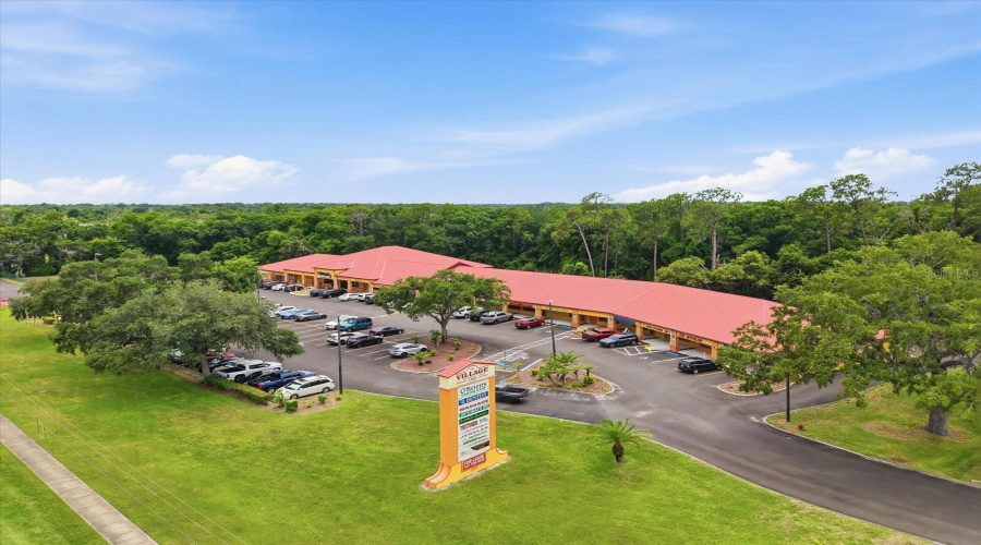 Nearby Shopping And Dining