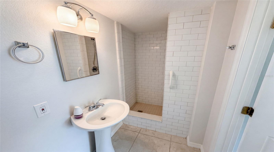 Melbourne, Florida 32901, 3 Bedroom Bedrooms, ,2 Bathroombathrooms,Residential,For Sale,Park,0,Mfro6418625