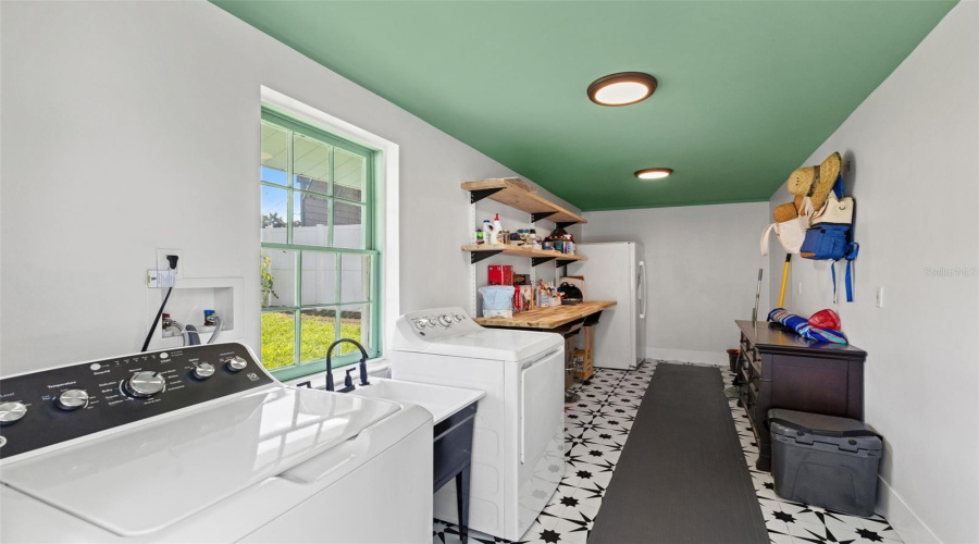 Tampa, Florida 33604, 3 Bedroom Bedrooms, ,2 Bathroombathrooms,Residential,For Sale,Minnehaha,0,Mfrtb8540955