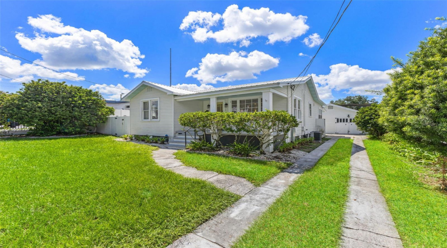 Tampa, Florida 33604, 3 Bedroom Bedrooms, ,2 Bathroombathrooms,Residential,For Sale,Minnehaha,0,Mfrtb8540955