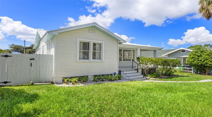 Tampa, Florida 33604, 3 Bedroom Bedrooms, ,2 Bathroombathrooms,Residential,For Sale,Minnehaha,0,Mfrtb8540955