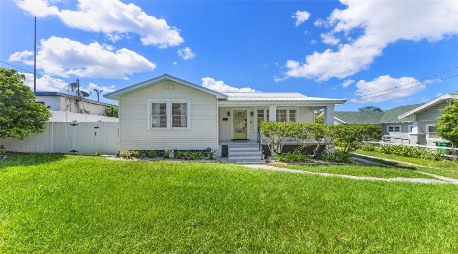 Tampa, Florida 33604, 3 Bedroom Bedrooms, ,2 Bathroombathrooms,Residential,For Sale,Minnehaha,0,Mfrtb8540955