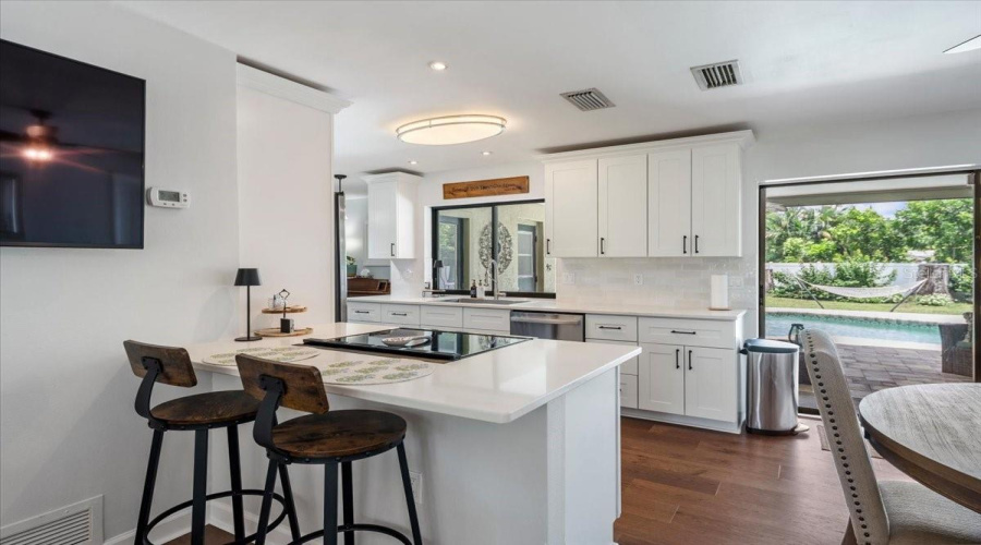 Sarasota, Florida 34233, 3 Bedroom Bedrooms, ,2 Bathroombathrooms,Residential,For Sale,Meadowland,0,Mfra4700705