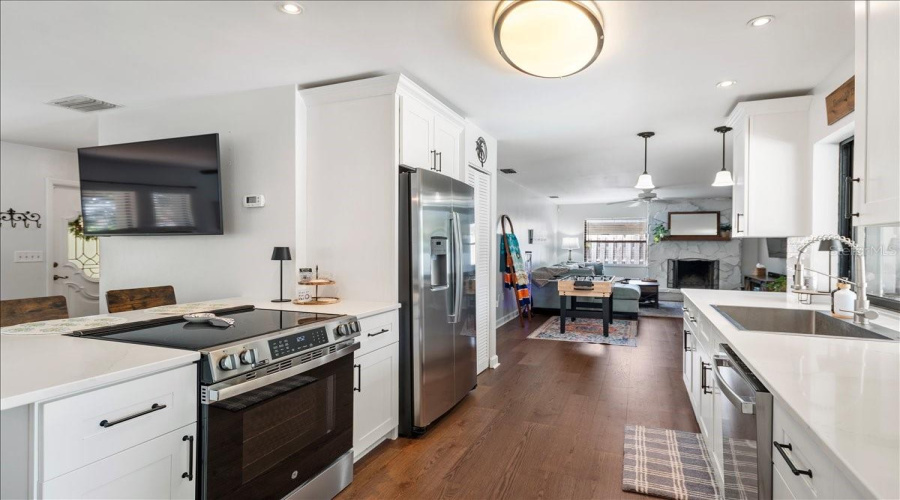 Sarasota, Florida 34233, 3 Bedroom Bedrooms, ,2 Bathroombathrooms,Residential,For Sale,Meadowland,0,Mfra4700705