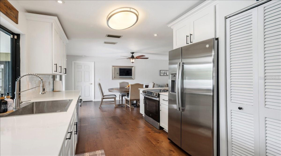 Sarasota, Florida 34233, 3 Bedroom Bedrooms, ,2 Bathroombathrooms,Residential,For Sale,Meadowland,0,Mfra4700705