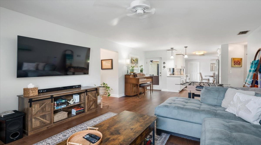 Sarasota, Florida 34233, 3 Bedroom Bedrooms, ,2 Bathroombathrooms,Residential,For Sale,Meadowland,0,Mfra4700705