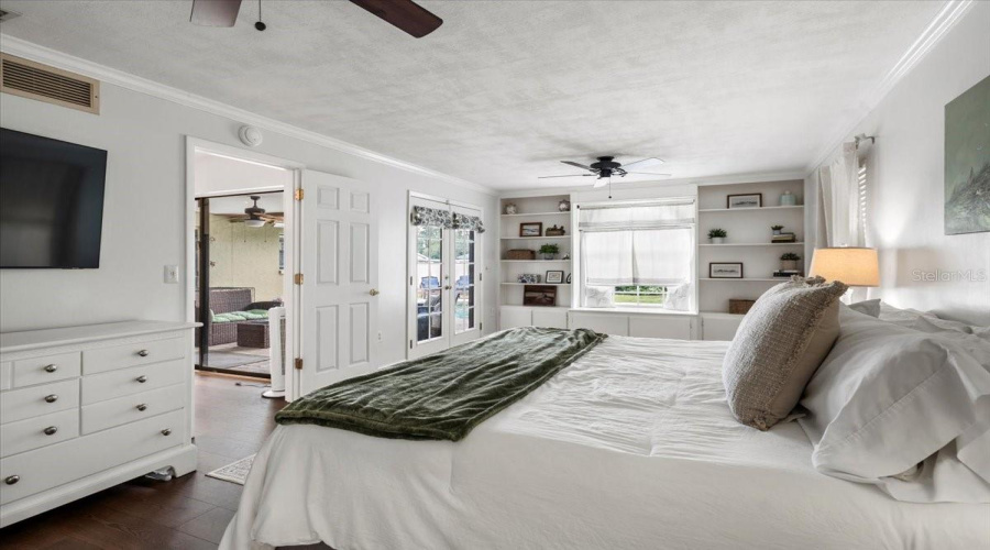 Sarasota, Florida 34233, 3 Bedroom Bedrooms, ,2 Bathroombathrooms,Residential,For Sale,Meadowland,0,Mfra4700705