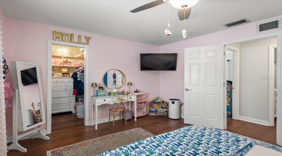 Sarasota, Florida 34233, 3 Bedroom Bedrooms, ,2 Bathroombathrooms,Residential,For Sale,Meadowland,0,Mfra4700705