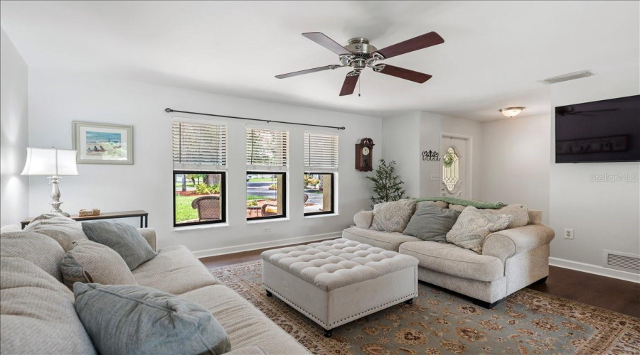 Sarasota, Florida 34233, 3 Bedroom Bedrooms, ,2 Bathroombathrooms,Residential,For Sale,Meadowland,0,Mfra4700705