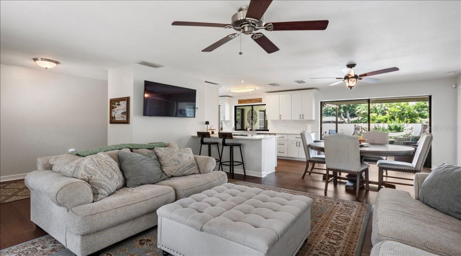 Sarasota, Florida 34233, 3 Bedroom Bedrooms, ,2 Bathroombathrooms,Residential,For Sale,Meadowland,0,Mfra4700705